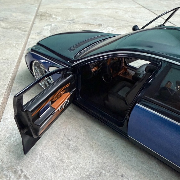 Mercedes Maybach Blue and Black Diecast Car - Picture 4 of 6